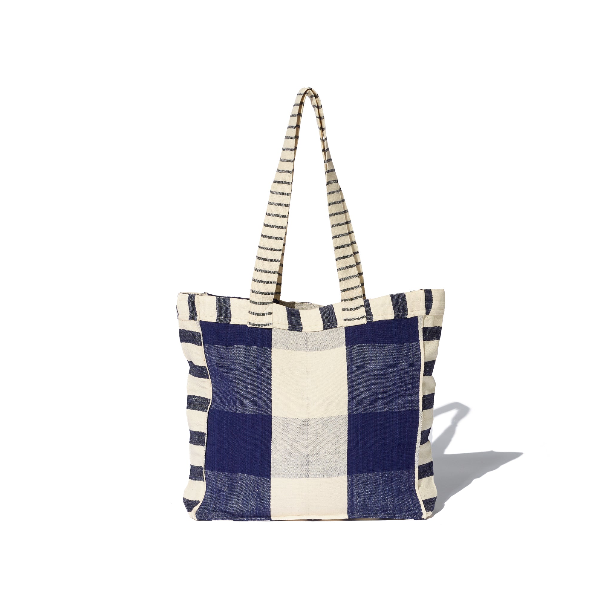 Catch a wave with our surfing-inspired tote bag, made from 100% cotton, woven on a traditional loom.